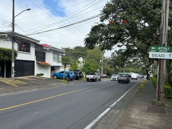 Casa independiente a la venta en Escazú. Remate bancario.