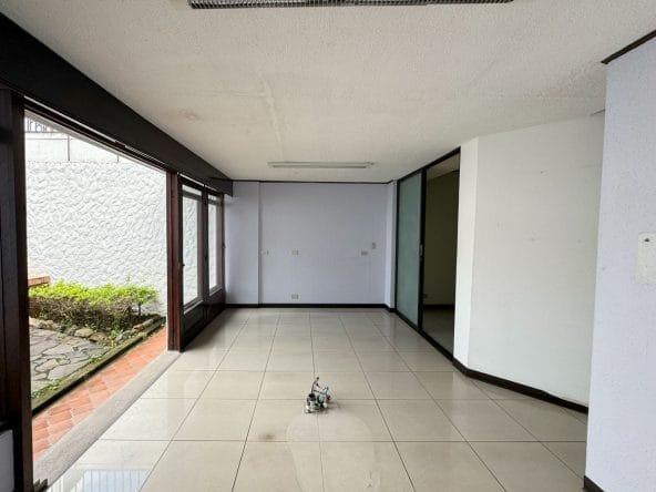 Casa independiente a la venta en Escazú. Remate bancario.