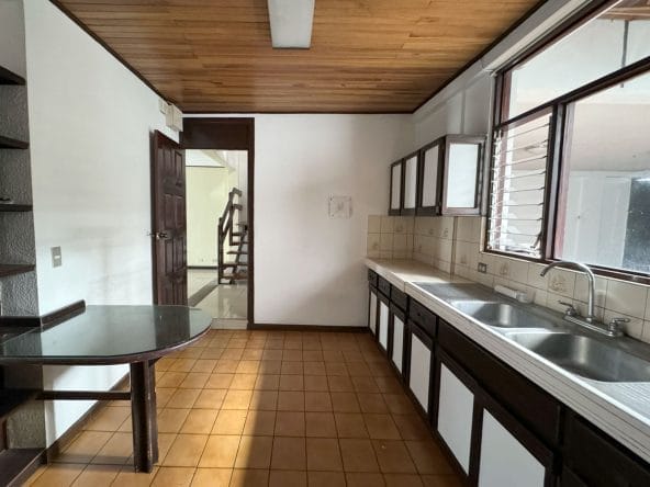 Casa independiente a la venta en Escazú. Remate bancario.